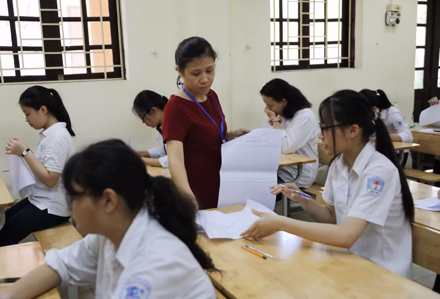 Học sinh Hà Nội dự kỳ thi vào lớp 10 THPT. (Ảnh: Xuân Nhi)