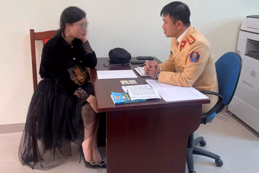 Lái xe L.H.N tại cơ quan chức năng.