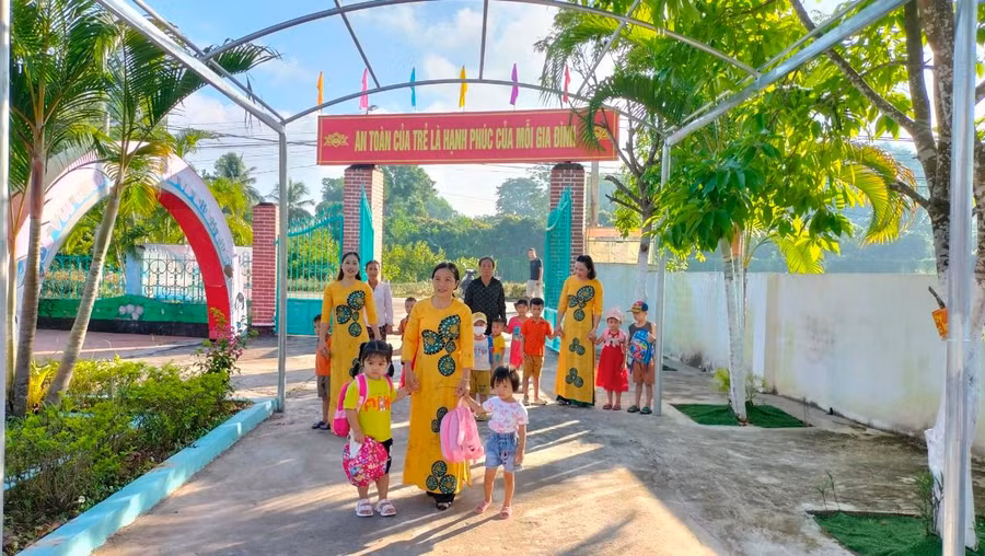 Học sinh tại huyện Yên Thế tựu trường sáng 30/8. Học sinh tại huyện Yên Thế tựu trường sáng 30/8.