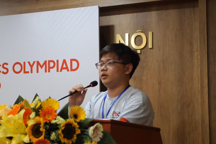 Lê Minh Hoàng- học sinh Trường THPT chuyên Khoa học Tự nhiên, chủ nhân chiếc huy chương bạc của kỳ thi APhO 2022