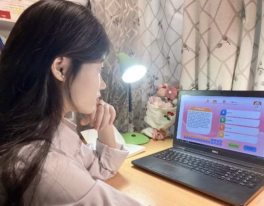 Tú Linh trong thời gian dự thi