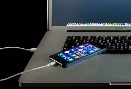 Sạc smartphone bằng kết nối USB với máy tính không an toàn
