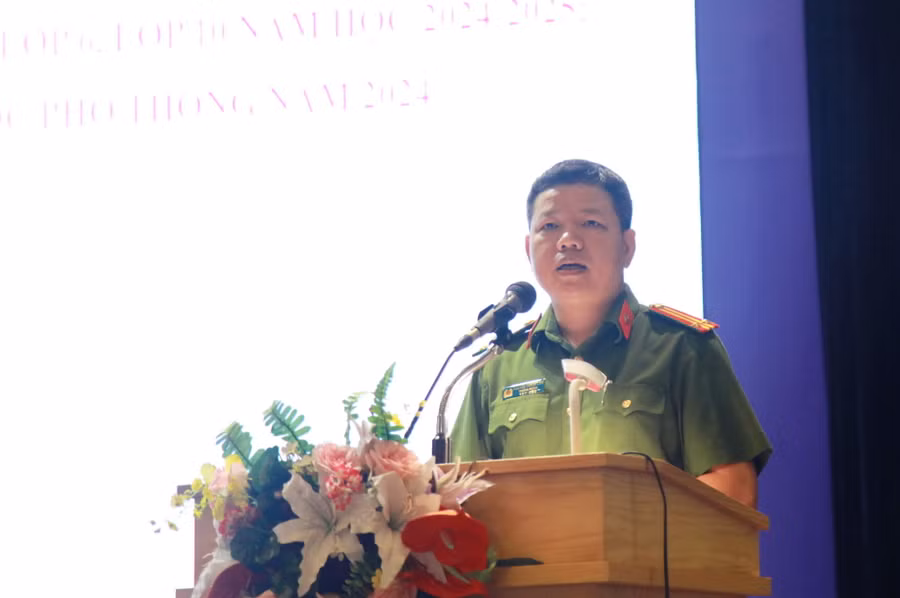 Trung tá Nguyễn Thành Lâm., Trưởng phòng Quản lý hành chính về trật tự xã hội, Công an thành phố Hà Nội. Trung tá Nguyễn Thành Lâm., Trưởng phòng Quản lý hành chính về trật tự xã hội, Công an thành phố Hà Nội.
