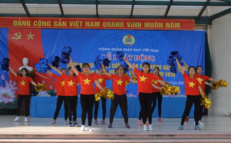 Tiết mục văn nghệ chào mừng buổi lễ