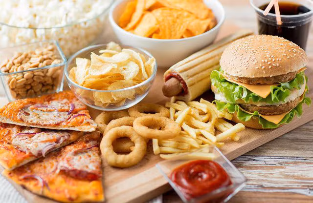 Những thực phẩm “không xa mà gần” đang âm thầm đưa phụ nữ đến với ung thư vú: Nam giới cũng nên cân nhắc khi ăn! - Ảnh 3.