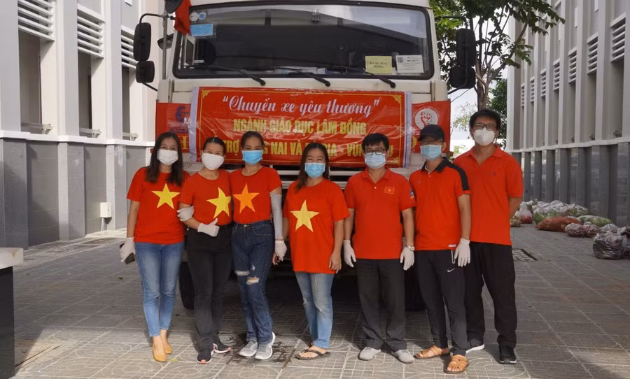 "Chuyến xe yêu thương” của CĐGD tỉnh Lâm Đồng cập bến ngành CĐGD tỉnh Bà Rịa - Vũng Tàu.