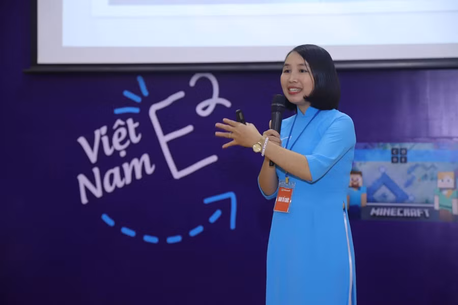 Cô Trần Thị Thúy - giáo viên bộ môn Tiếng Anh Trường THPT Đức Hợp (Hưng Yên) có nhiều đổi mới, sáng tạo trong giảng dạy, lọt top 50 giáo viên toàn cầu
