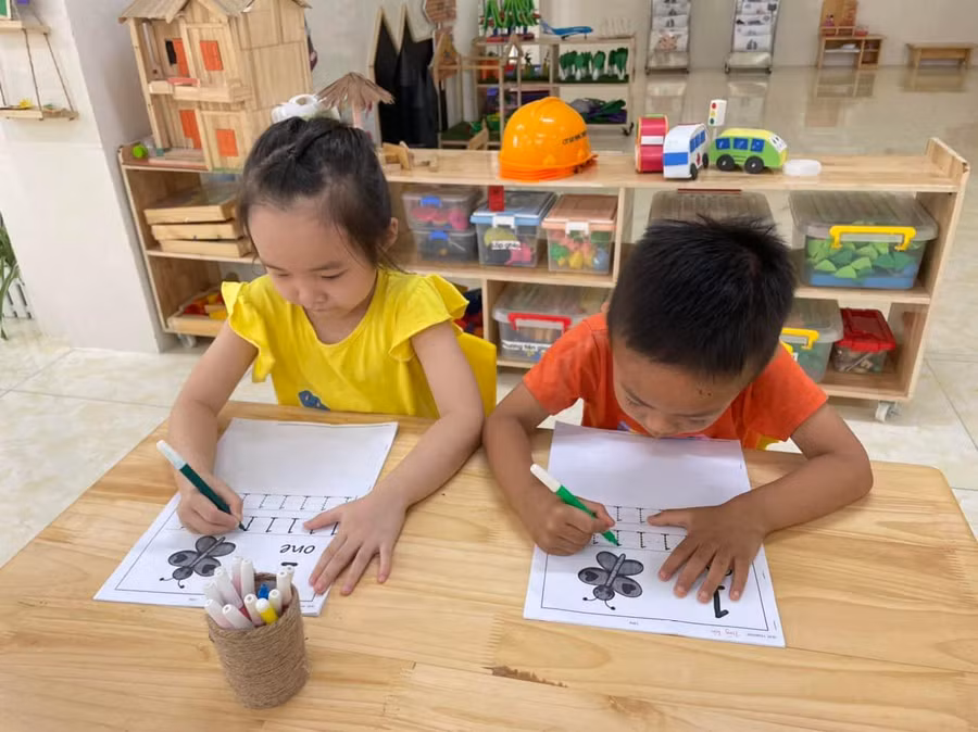 Trẻ mầm non được thỏa sức sáng tạo trong giờ học.