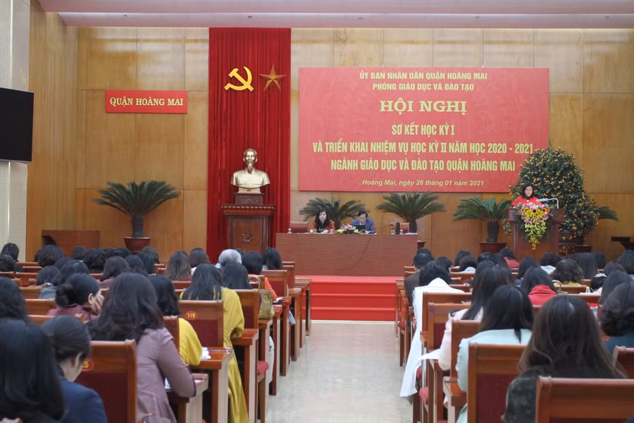Các đại biểu tham dự hội nghị