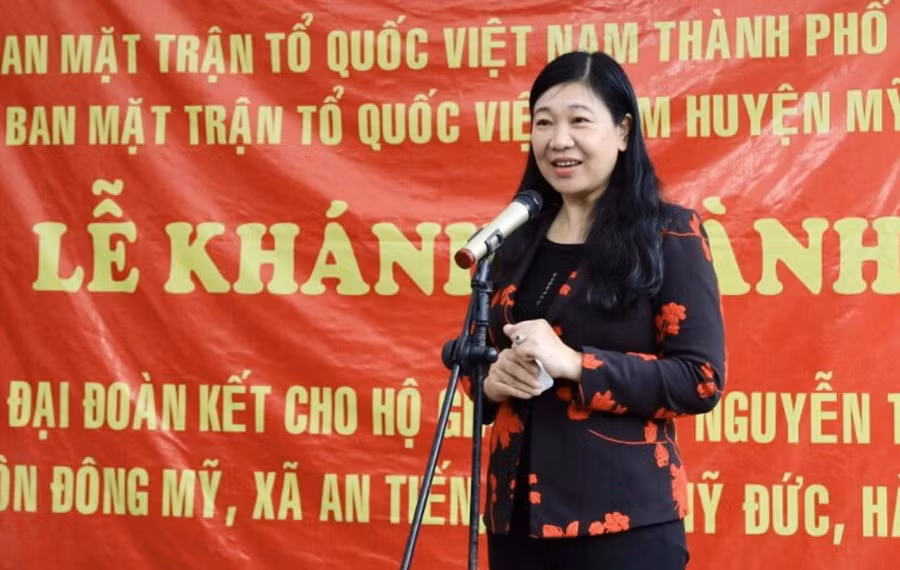 Chủ tịch Ủy ban MTTQ Việt Nam TP Hà Nội Nguyễn Lan Hương phát biểu.