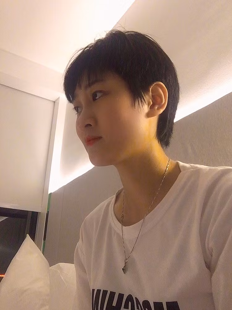Phạm Thị Huế cắt tóc ngắn để tiện cho công việc khi tham gia phòng chống dịch bệnh Covid-19 tại Bắc Giang.