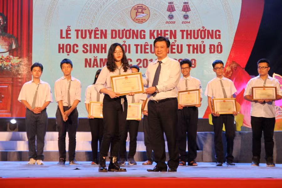 Tuyên dương 1.000 học sinh giỏi tiêu biểu của Thủ đô ảnh 5 Tuyên dương 1.000 học sinh giỏi tiêu biểu của Thủ đô ảnh 5