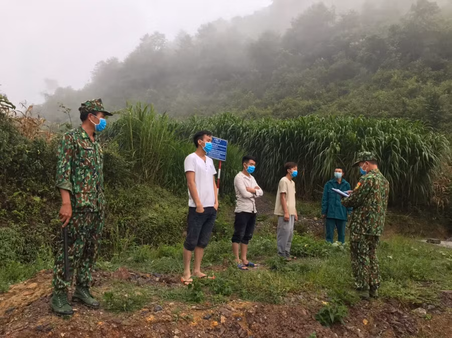 Các Chốt quản lý bảo vệ biên giới và phòng chống Covid-19 kịp thời ngăn chặn, bắt giữ công dân nhập cảnh trái phép.