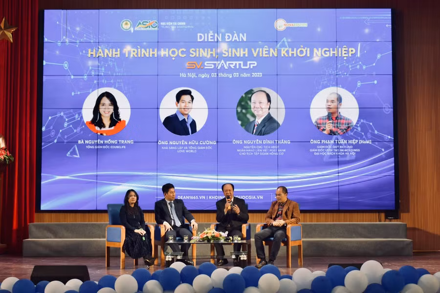 Các diễn giả trao đổi tại diễn đàn.