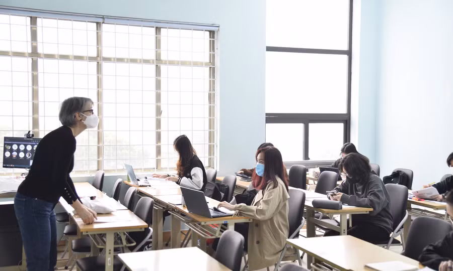 Hiện các trường đại học tại Việt Nam đều có quy định chuẩn đầu ra ngoại ngữ đối với sinh viên.