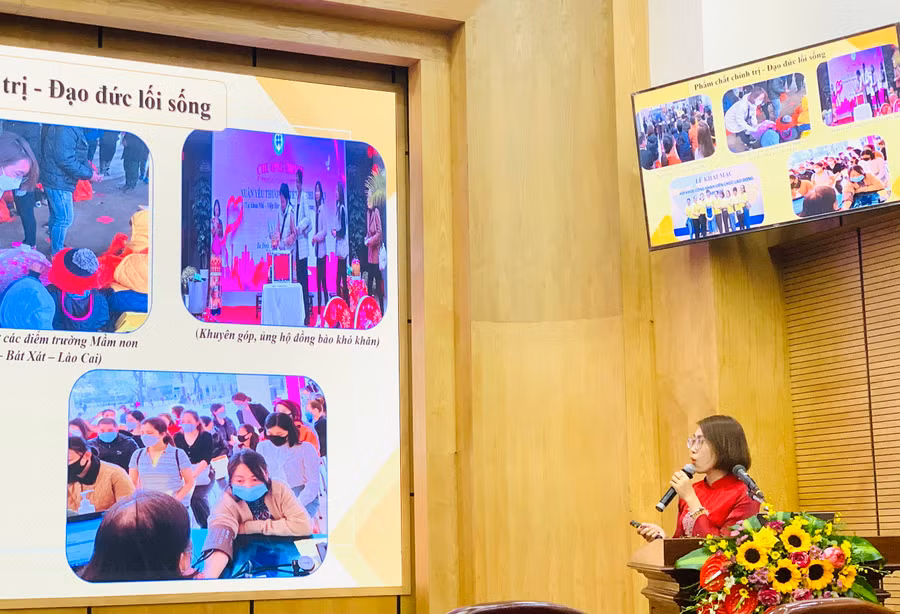 Cô Nguyễn Thu Hiền - GV trường Mầm non Sao Mai trình bày báo cáo trước Hội đồng xét duyệt Chung khảo "Nhà giáo Hà Nội tâm huyết, sáng tạo" lần thứ 7 năm 2023.
