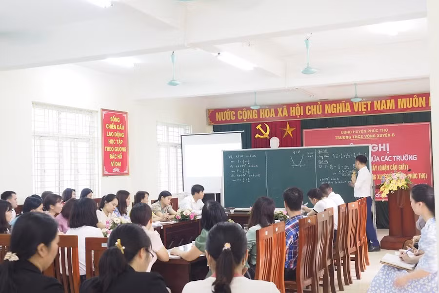 Trao đổi chuyên môn nâng cao chất lượng dạy và học.