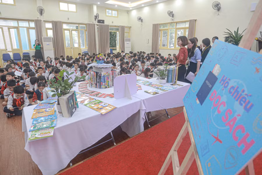 Gian trưng bày sách tại ngày hội.