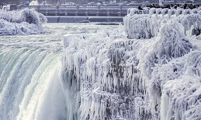 Thác Niagara đóng băng dưới nhiệt độ -67 độ C