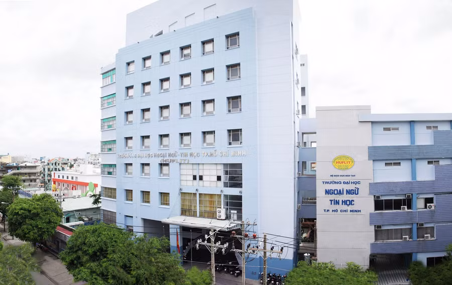 Trường ĐH Ngoại ngữ - Tin học TPHCM (HUFLIT) đã ra thông báo cho toàn bộ hơn 10.000 sinh viên nghỉ học từ ngày 3 đến hết 6/12.