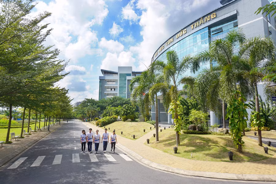 Trường ĐH Tôn Đức Thắng thông báo cho sinh viên nghỉ học sớm nhất (2 đến hết ngày 6/12) vì có sinh viên tham gia học tiếng anh (F1) tại Trung tâm Anh ngữ Key English (nơi ca bệnh 1347 dạy học).