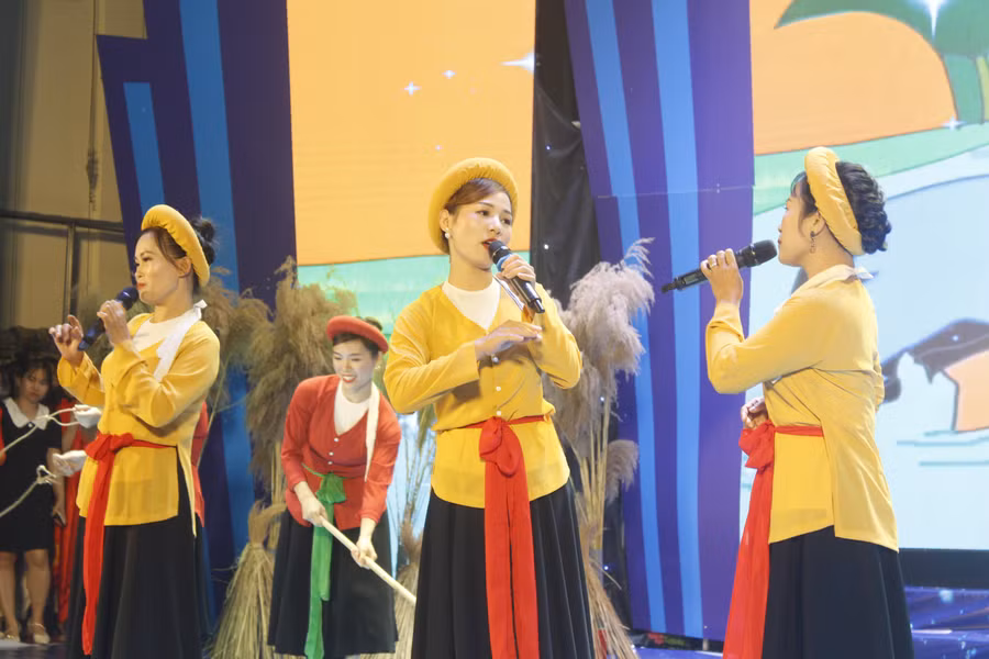 Một trong những tiết mục tham gia Liên hoan "Tiếng hát Nhà giáo thành phố Từ Sơn" lần thứ nhất năm 2022.