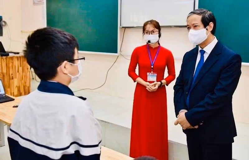 Năm học 2021 -2022, Trường THCS Thân Nhân Trung vinh dự được đón Bộ trưởng Bộ GD&amp;ĐT Nguyễn Kim Sơn về kiểm tra, thăm nhà trường.