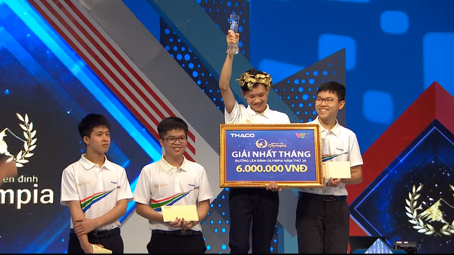 Quốc Anh là người giành vòng nguyệt quế.