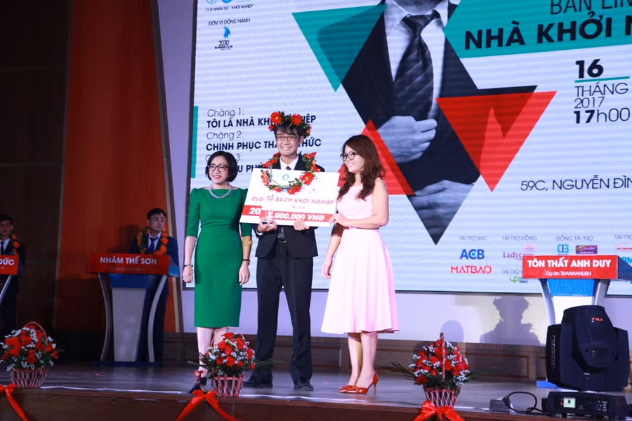 Thí sinh Tôn Thất Anh Duy đạt Giải Nhất với dự án THANHANLISH