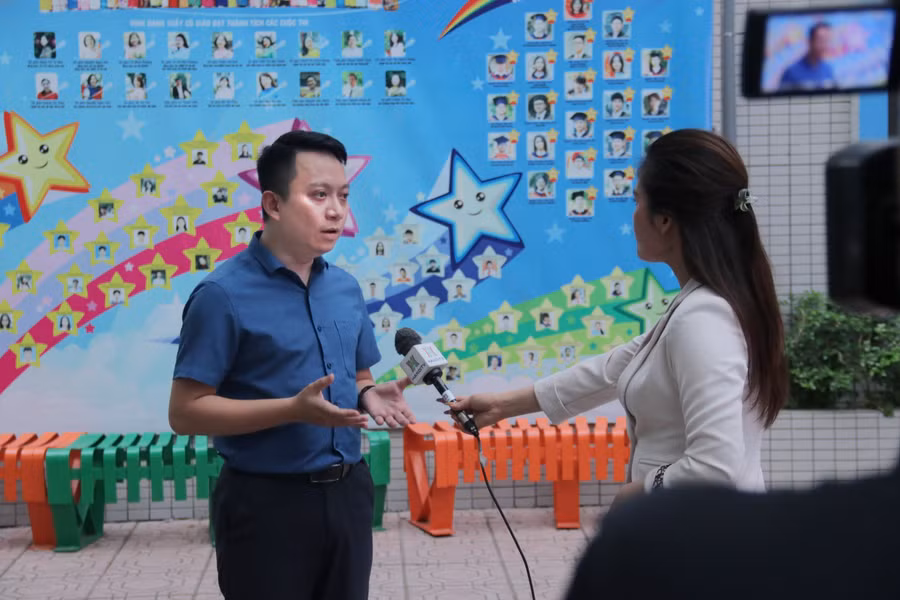 Chuyên gia đào tạo Nguyễn Công Bình (bên trái). Chuyên gia đào tạo Nguyễn Công Bình (bên trái).