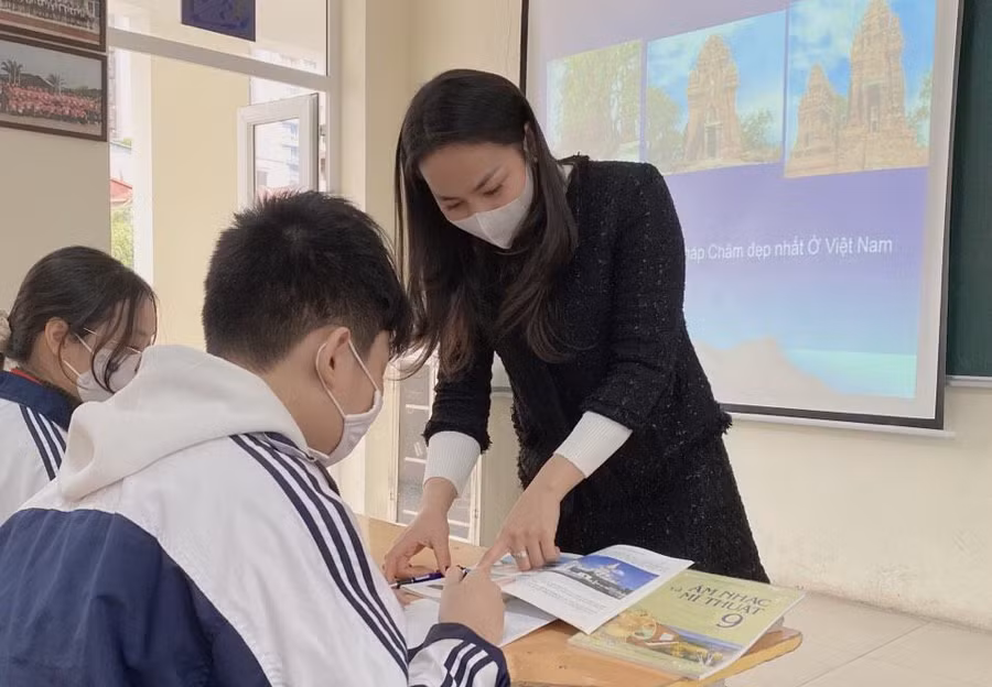 Trường THCS Ba Đình (quận Ba Đình, Hà Nội).