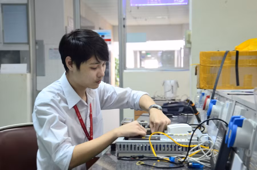 SV ngành CNTT Trường ĐH Công nghiệp TPHCM trong giờ học thực hành.
