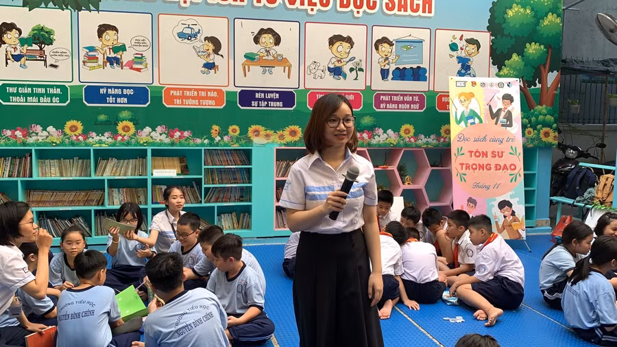 Sinh viên Trường ĐH Sư phạm TPHCM thực tập đứng lớp.