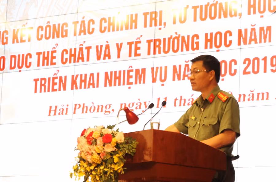 Các đại biểu trình bày báo cáo tại hội nghị
