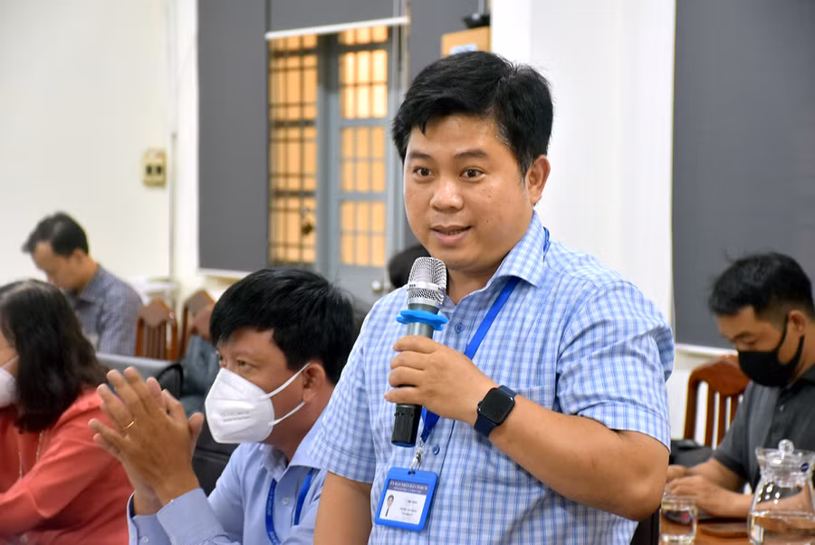 Ông Hồ Tấn Minh - Chánh văn phòng (Sở GD&amp;ĐT TPHCM) phát biểu tại hội nghị.