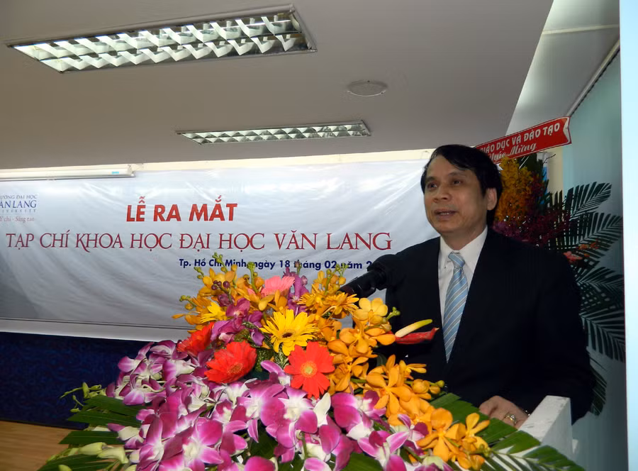Thứ trưởng Bộ GD&ĐT Phạm Mạnh Hùng phát biểu tại buổi lễ