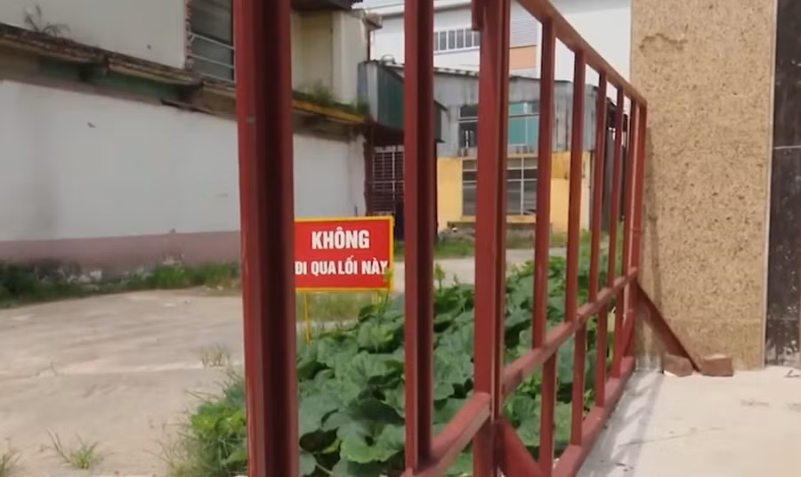 Công ty CP Cơ khí 3-2 chặn đường vào khu vực trường học