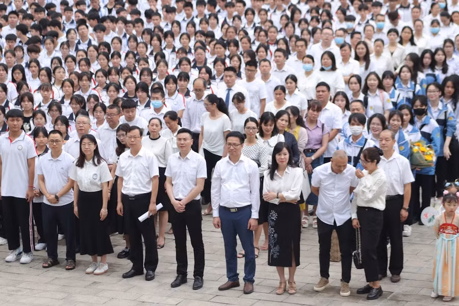 Học sinh hai nước tham gia trao đổi. Ảnh NTCC.