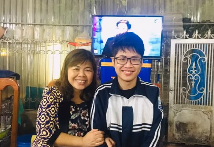 Nguyễn Ngọc Bảo - học sinh trưởng THPT Văn Giang Nguyễn Ngọc Bảo - học sinh trưởng THPT Văn Giang
