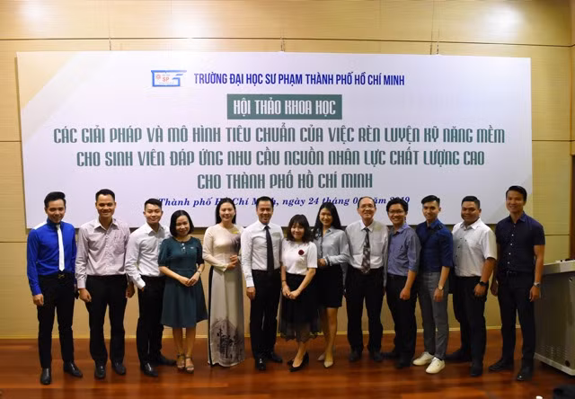 Các đại biểu dự Hội thảo
