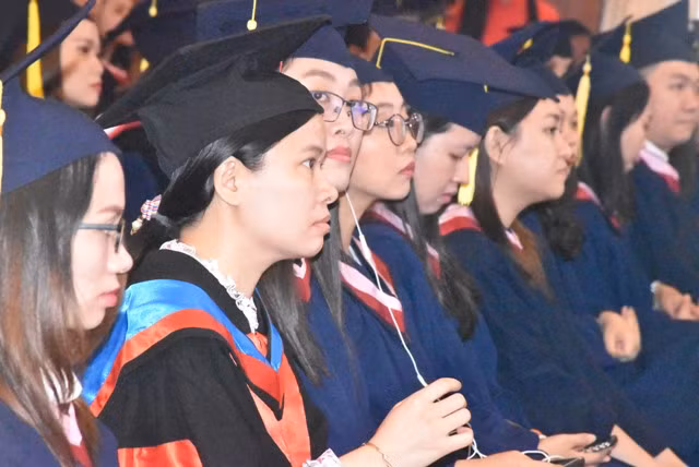 Các tân thạc sĩ của HCMIU tại lễ tốt nghiệp