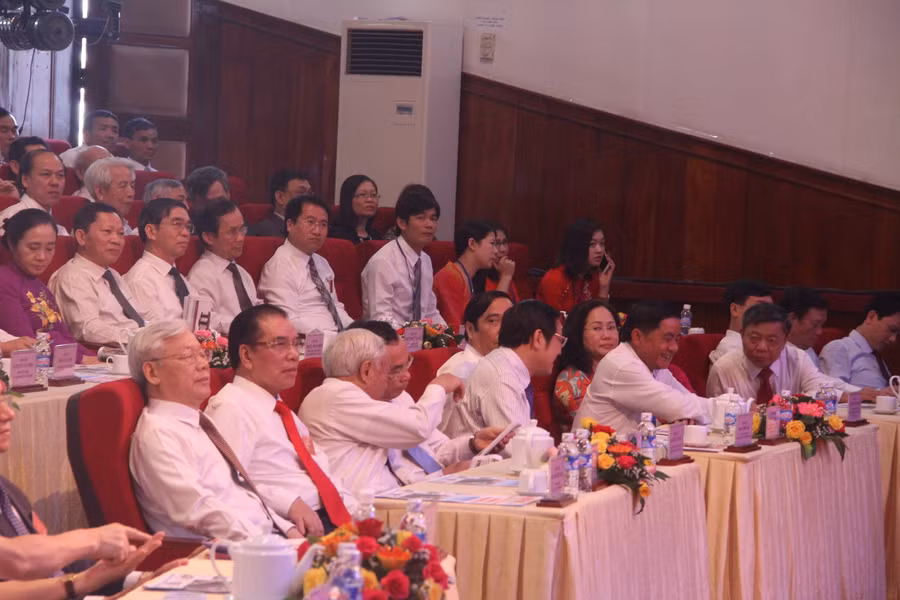 Các đồng chí lãnh đạo Đảng, Quốc hội, Chính phủ tham dự buổi lễ