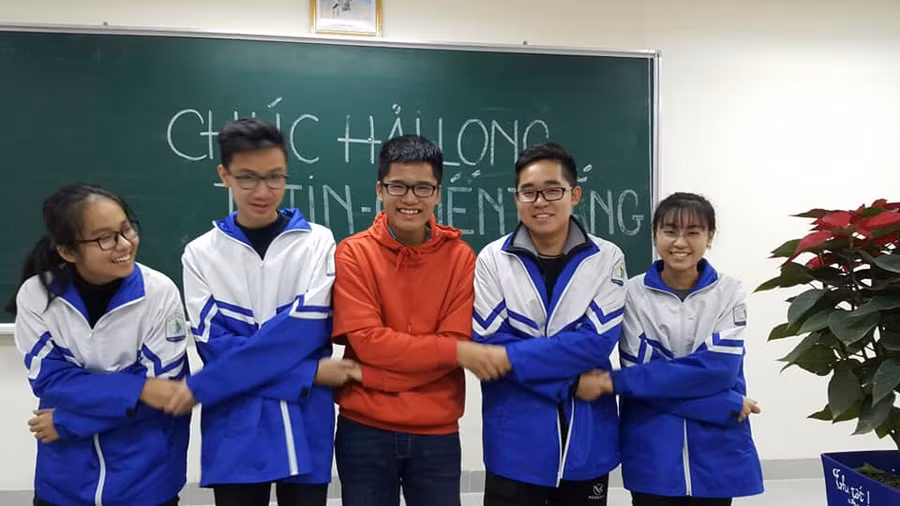Hải Long và các bạn cùng lớp