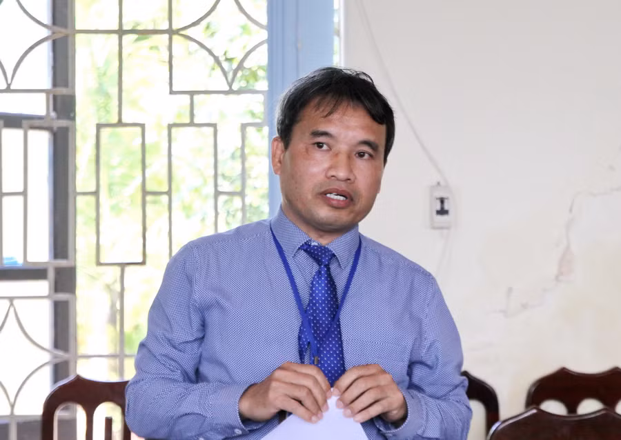Ông Lê Văn Thuyết- hiệu trưởng Trường THPT Yên Khánh A phát biểu tại buổi làm việc