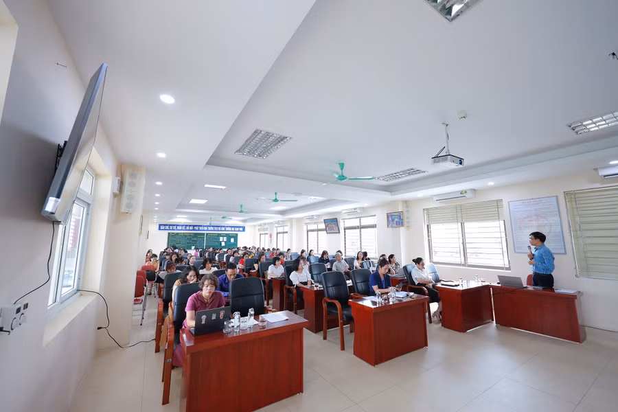 Quang cảnh buổi tập huấn.