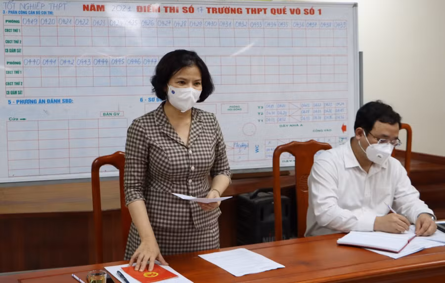 Chủ tịch UBND tỉnh Bắc Ninh phát biểu chỉ đạo tại buổi làm việc.