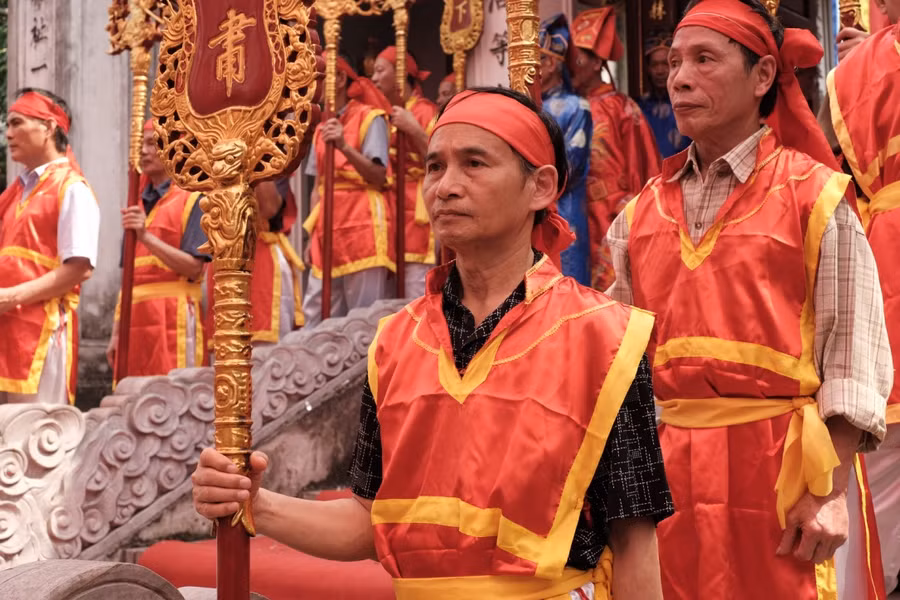 Nhiều nghi lễ thể hiện trang nghiêm... (Ảnh: Đăng Chung).
