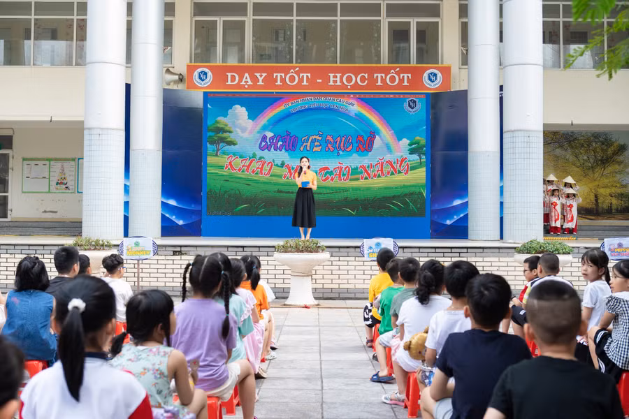 Khai mạc hè trường Tiểu học Yên Hòa với nhiều CLB bổ ích, hoạt động bổ ích cho học sinh. Khai mạc hè trường Tiểu học Yên Hòa với nhiều CLB bổ ích, hoạt động bổ ích cho học sinh.