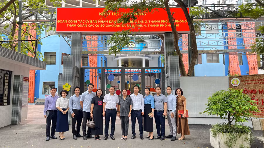 Đại biểu đánh giá cao cơ sở vật chất trường học quận Ba Đình. Đại biểu đánh giá cao cơ sở vật chất trường học quận Ba Đình.