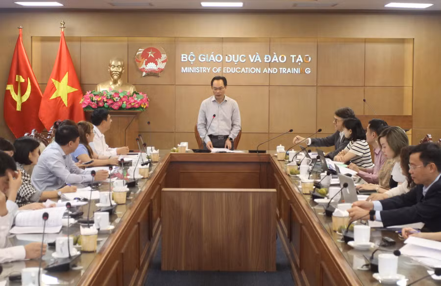 Quang cảnh cuộc họp.